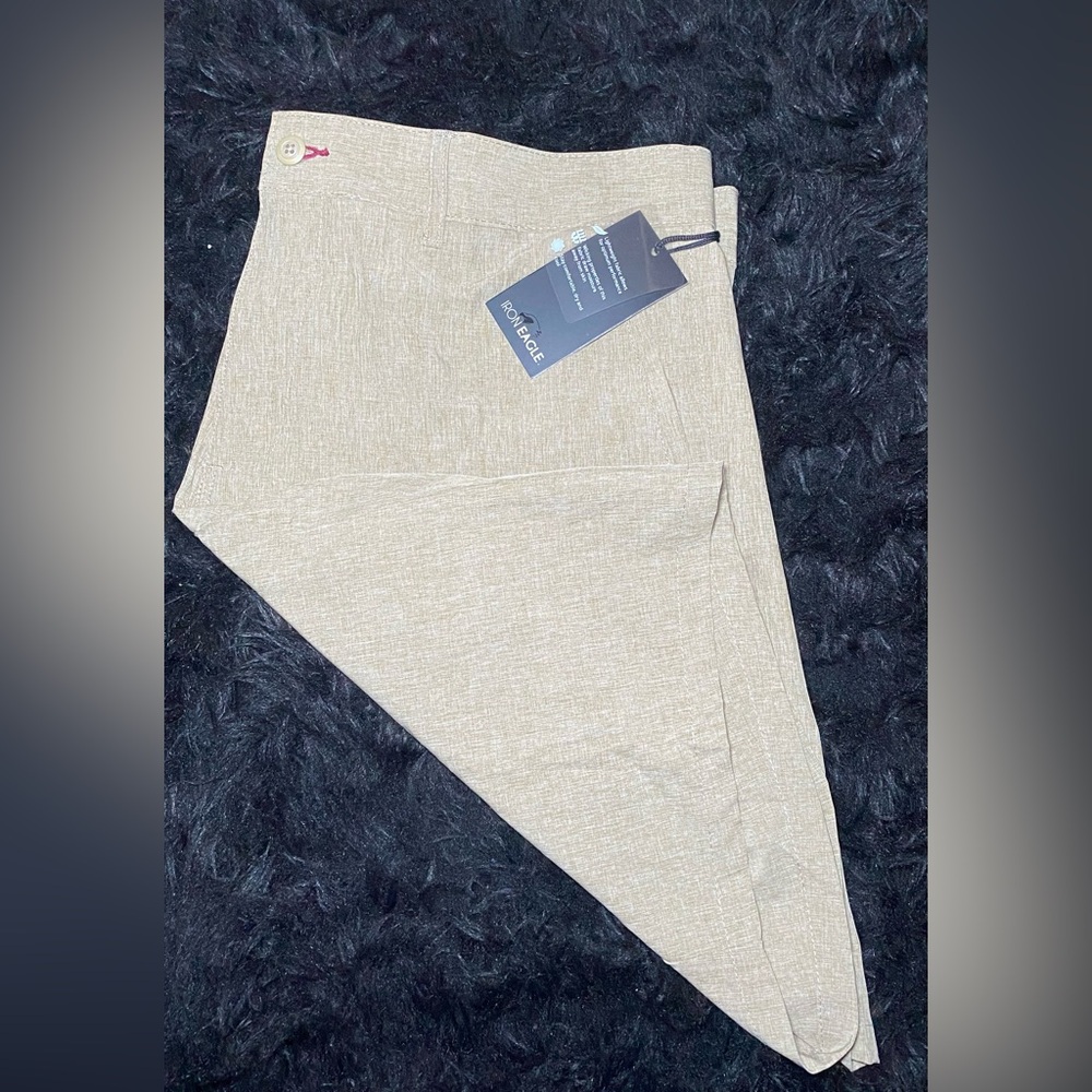 Iron Eagle NWT Men’s Sz 40 Tan Performance Wear Lightweight Golf / Active Shorts